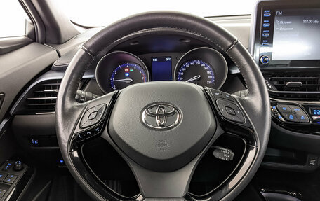 Toyota C-HR I рестайлинг, 2020 год, 2 800 000 рублей, 21 фотография