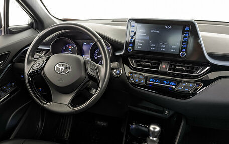 Toyota C-HR I рестайлинг, 2020 год, 2 800 000 рублей, 27 фотография