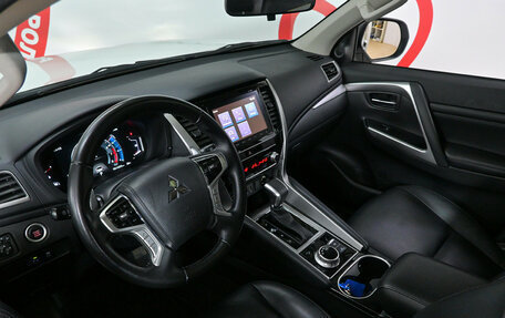 Mitsubishi Montero Sport, 2022 год, 4 150 000 рублей, 8 фотография