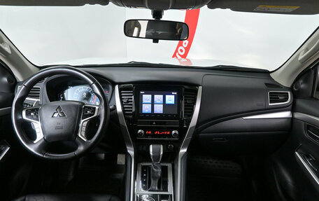 Mitsubishi Montero Sport, 2022 год, 4 150 000 рублей, 9 фотография