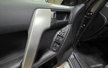 Toyota Land Cruiser Prado 150 рестайлинг 2, 2022 год, 9 110 000 рублей, 7 фотография