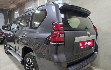 Toyota Land Cruiser Prado 150 рестайлинг 2, 2022 год, 9 110 000 рублей, 8 фотография