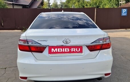 Toyota Camry, 2017 год, 1 950 000 рублей, 4 фотография