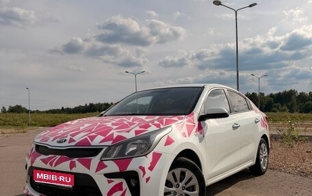 KIA Rio IV, 2018 год, 980 000 рублей, 1 фотография