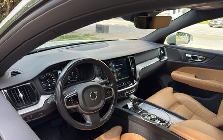 Volvo V60 Cross Country II, 2019 год, 3 750 000 рублей, 7 фотография
