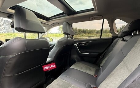 Toyota RAV4, 2024 год, 3 800 000 рублей, 9 фотография
