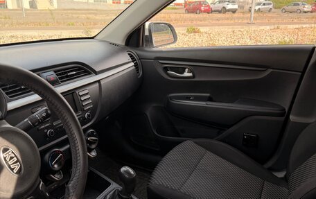KIA Rio IV, 2018 год, 980 000 рублей, 6 фотография