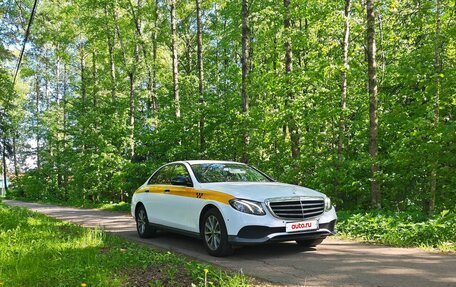 Mercedes-Benz E-Класс, 2020 год, 2 300 000 рублей, 3 фотография