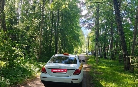 Mercedes-Benz E-Класс, 2020 год, 2 300 000 рублей, 4 фотография