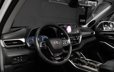 Toyota Highlander, 2024 год, 4 800 000 рублей, 18 фотография