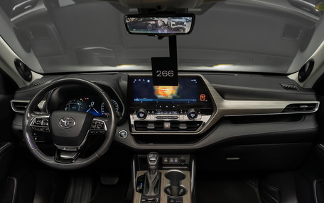 Toyota Highlander, 2024 год, 4 800 000 рублей, 30 фотография