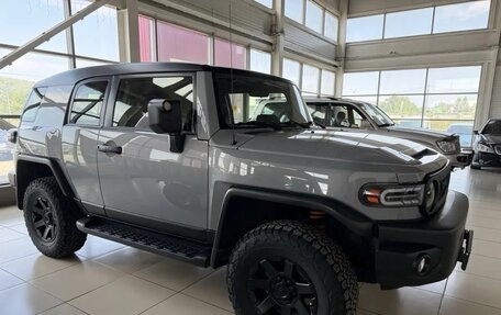 Toyota FJ Cruiser, 2022 год, 7 300 000 рублей, 2 фотография