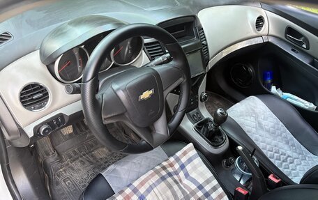 Chevrolet Cruze II, 2011 год, 700 000 рублей, 9 фотография