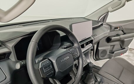 Toyota Hilux, 2025 год, 7 990 000 рублей, 17 фотография