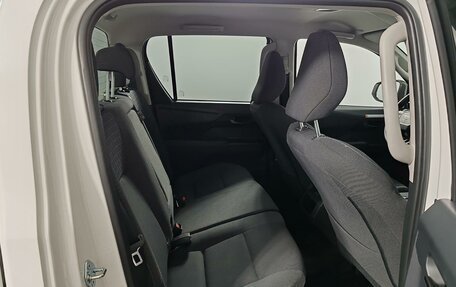 Toyota Hilux, 2025 год, 7 990 000 рублей, 19 фотография