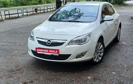 Opel Astra J, 2012 год, 700 000 рублей, 2 фотография