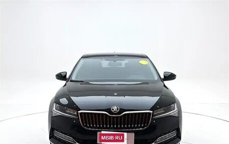 Skoda Superb III рестайлинг, 2022 год, 1 875 999 рублей, 2 фотография