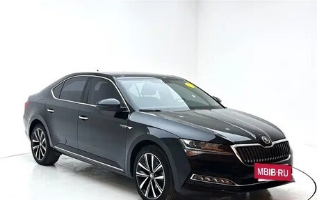 Skoda Superb III рестайлинг, 2022 год, 1 875 999 рублей, 3 фотография