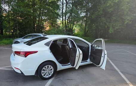 Hyundai Solaris II рестайлинг, 2018 год, 850 000 рублей, 24 фотография