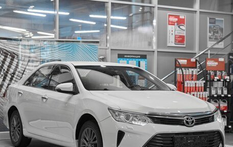 Toyota Camry, 2016 год, 1 749 000 рублей, 3 фотография
