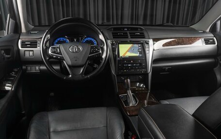 Toyota Camry, 2018 год, 2 569 000 рублей, 6 фотография