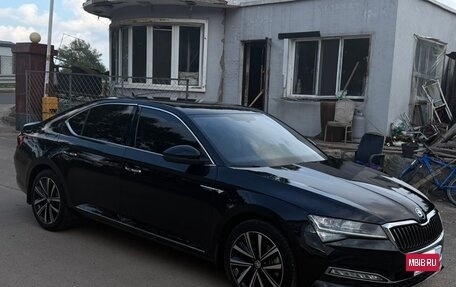 Skoda Superb III рестайлинг, 2023 год, 2 250 000 рублей, 5 фотография