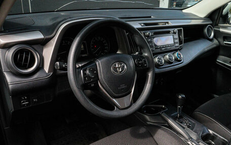 Toyota RAV4, 2017 год, 1 670 000 рублей, 13 фотография