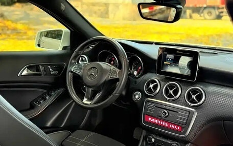 Mercedes-Benz A-Класс, 2018 год, 1 389 003 рублей, 10 фотография