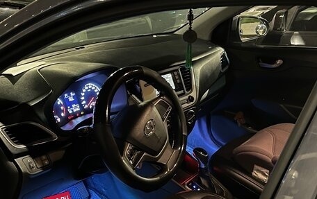 Hyundai Solaris II рестайлинг, 2018 год, 600 000 рублей, 3 фотография