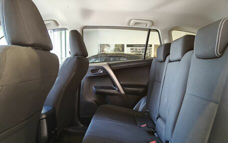 Toyota RAV4, 2018 год, 2 290 000 рублей, 12 фотография