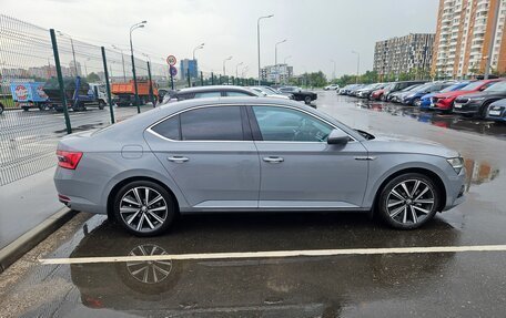 Skoda Superb III рестайлинг, 2025 год, 3 800 000 рублей, 6 фотография