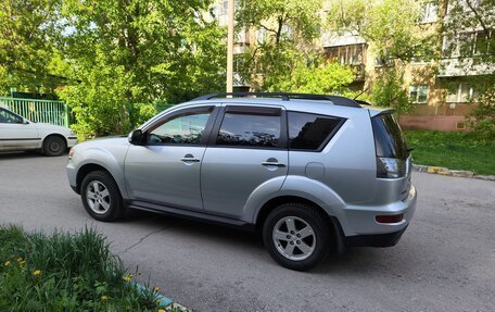 Mitsubishi Outlander III рестайлинг 3, 2010 год, 1 090 000 рублей, 2 фотография