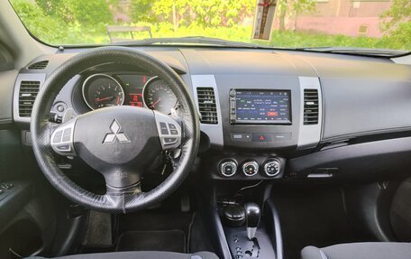 Mitsubishi Outlander III рестайлинг 3, 2010 год, 1 090 000 рублей, 10 фотография
