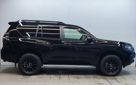 Toyota Land Cruiser Prado 150 рестайлинг 2, 2021 год, 7 490 000 рублей, 4 фотография
