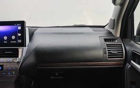 Toyota Land Cruiser Prado 150 рестайлинг 2, 2021 год, 7 490 000 рублей, 12 фотография