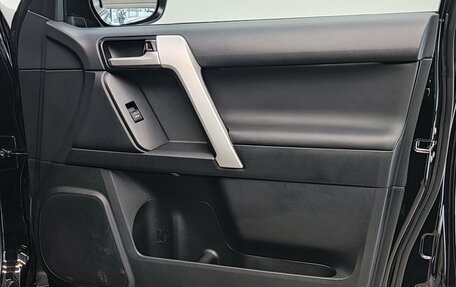 Toyota Land Cruiser Prado 150 рестайлинг 2, 2021 год, 7 490 000 рублей, 19 фотография