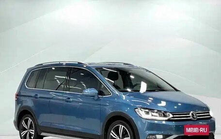 Volkswagen Touran III, 2022 год, 2 400 000 рублей, 3 фотография