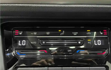 Volkswagen Touran III, 2022 год, 2 400 000 рублей, 10 фотография