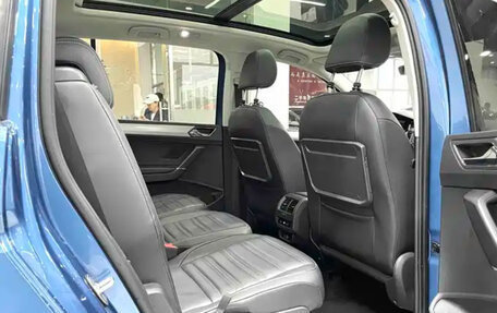 Volkswagen Touran III, 2022 год, 2 400 000 рублей, 13 фотография