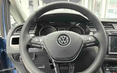 Volkswagen Touran III, 2022 год, 2 400 000 рублей, 9 фотография