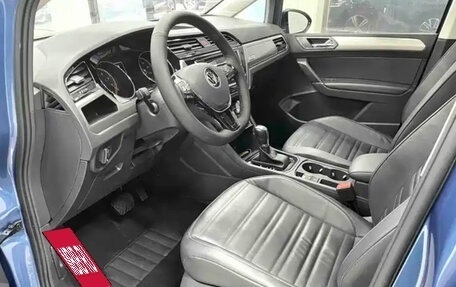 Volkswagen Touran III, 2022 год, 2 400 000 рублей, 7 фотография