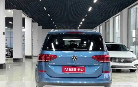 Volkswagen Touran III, 2022 год, 2 400 000 рублей, 5 фотография