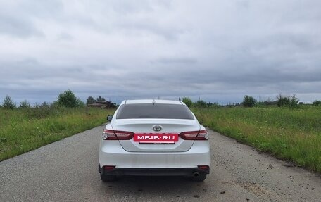 Toyota Camry, 2021 год, 3 000 000 рублей, 5 фотография