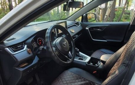 Toyota RAV4, 2020 год, 3 100 000 рублей, 7 фотография
