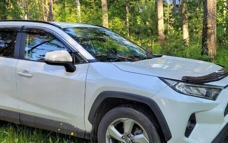 Toyota RAV4, 2020 год, 3 100 000 рублей, 2 фотография