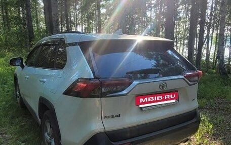 Toyota RAV4, 2020 год, 3 100 000 рублей, 5 фотография