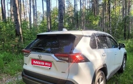 Toyota RAV4, 2020 год, 3 100 000 рублей, 4 фотография