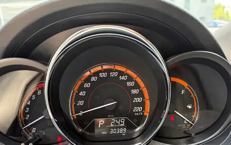 Toyota Yaris, 2022 год, 1 360 000 рублей, 13 фотография
