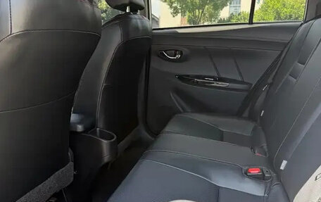 Toyota Yaris, 2022 год, 1 360 000 рублей, 12 фотография