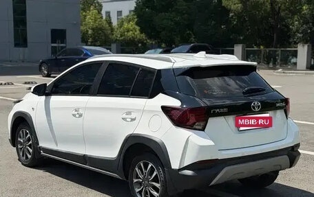 Toyota Yaris, 2022 год, 1 360 000 рублей, 6 фотография